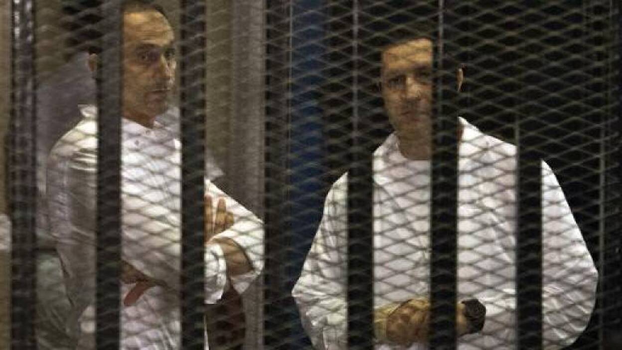 Un tribunal egipcio ordena el arresto de los hijos de Mubarak