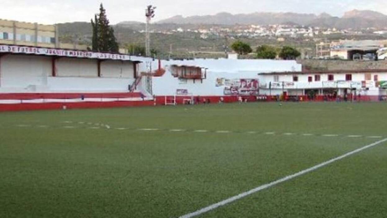 Fallece un joven y otro resulta herido tras precipitarse con su vehículo en Adeje