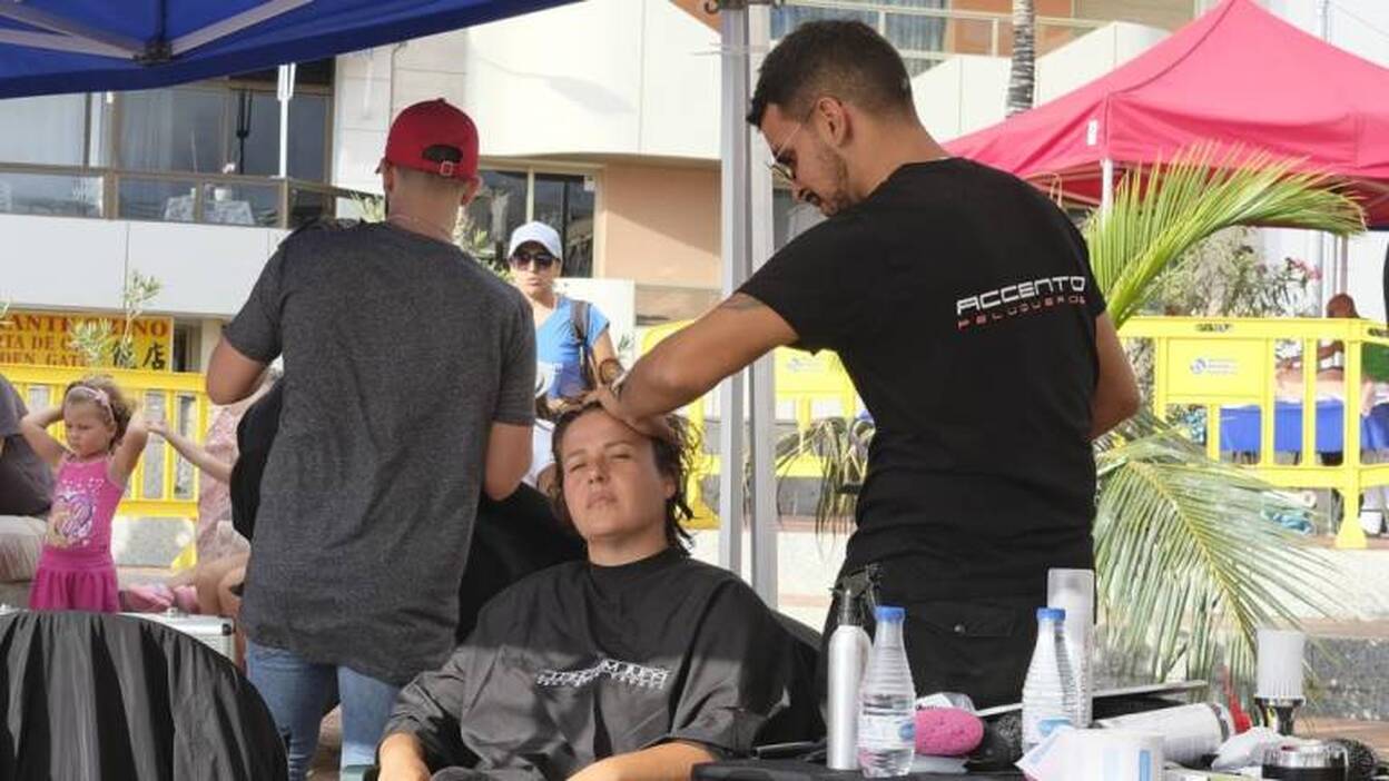 Corte de pelo solidario en Las Canteras