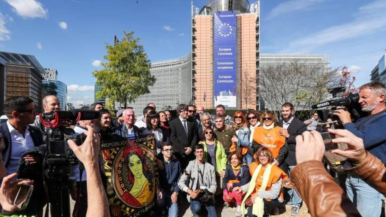 El Gobierno recurre la decisión de la Generalitat de reabrir sus 'embajadas'