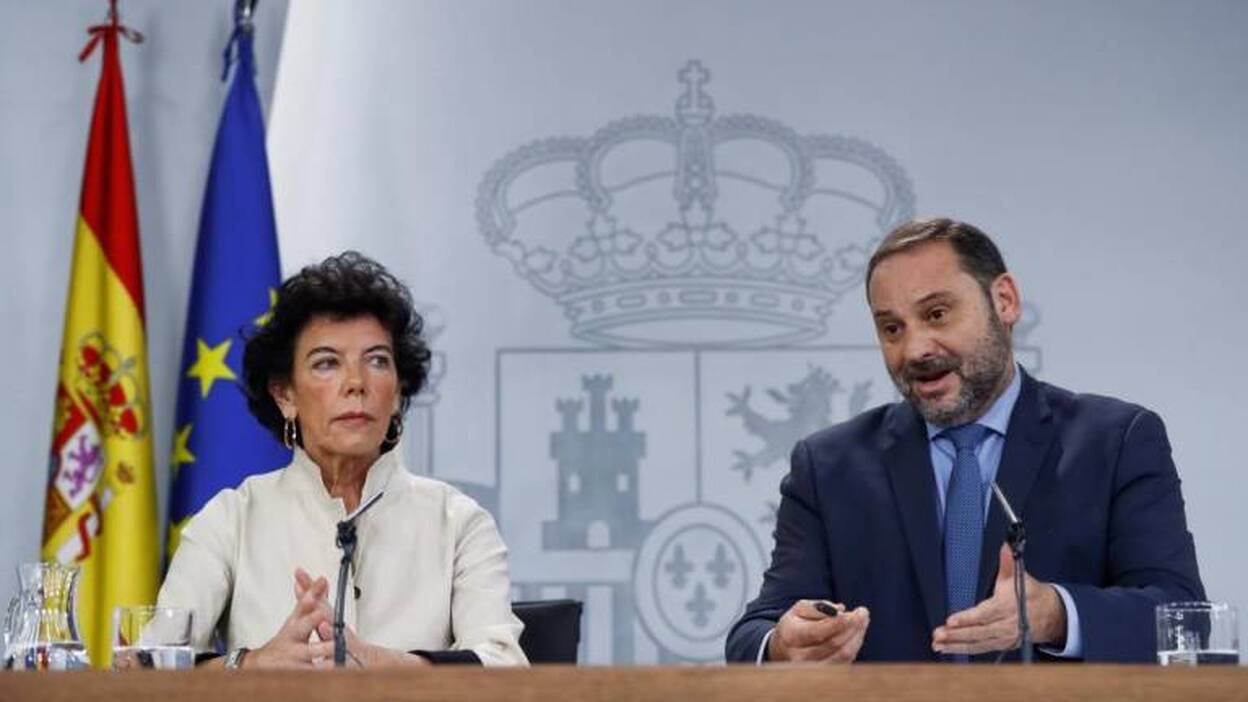 El Gobierno, de «granito» frente a la «cacería» del PP y Cs
