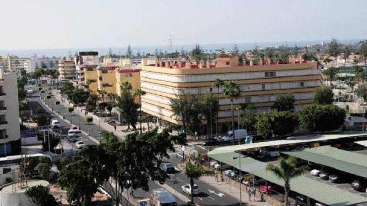 Una guagua en llamas en Maspalomas