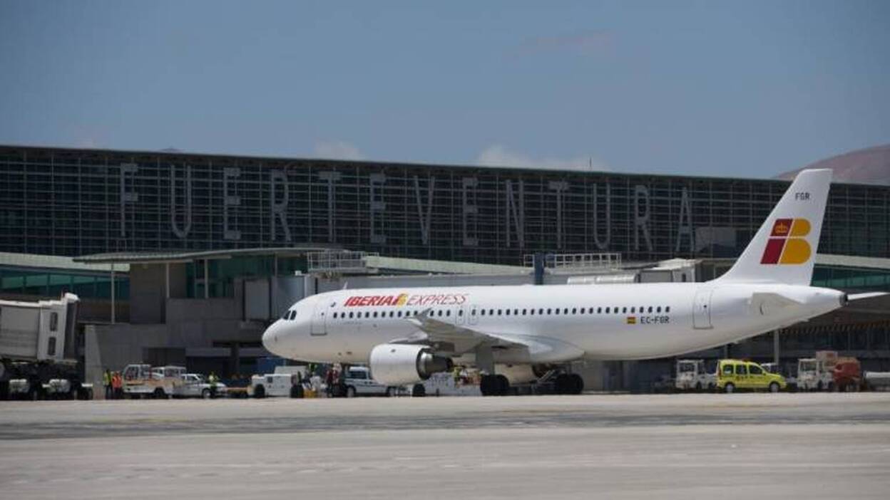 Los viajes de residentes canarios a la península aumentan un 35%