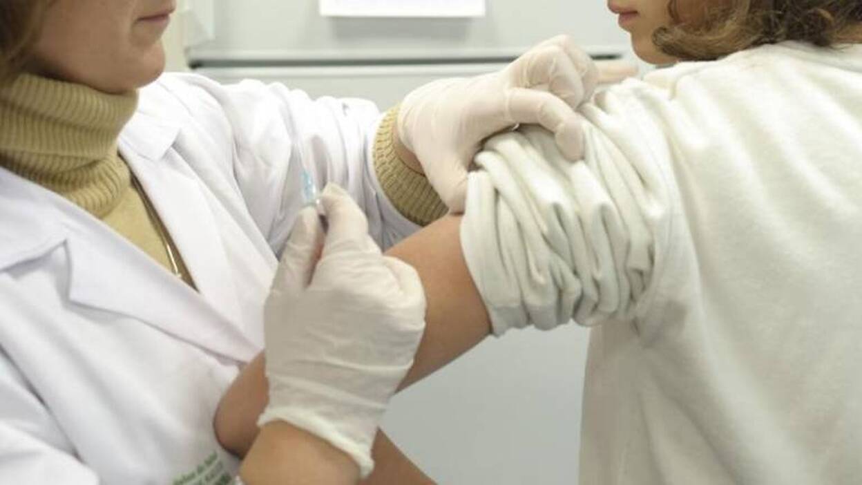 Sanidad adquiere 222.000 dosis de vacunas de máxima protección contra la gripe