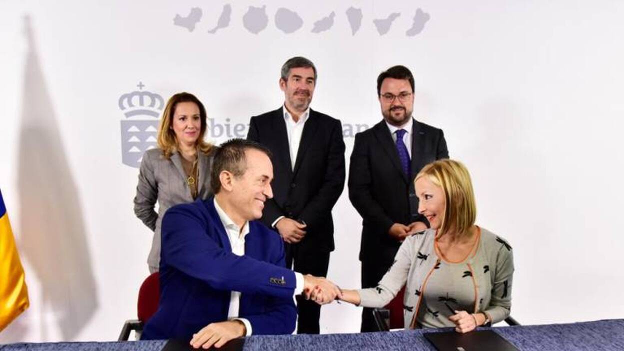 El pacto CC-PP abarata la luz, alimentos y la atención social