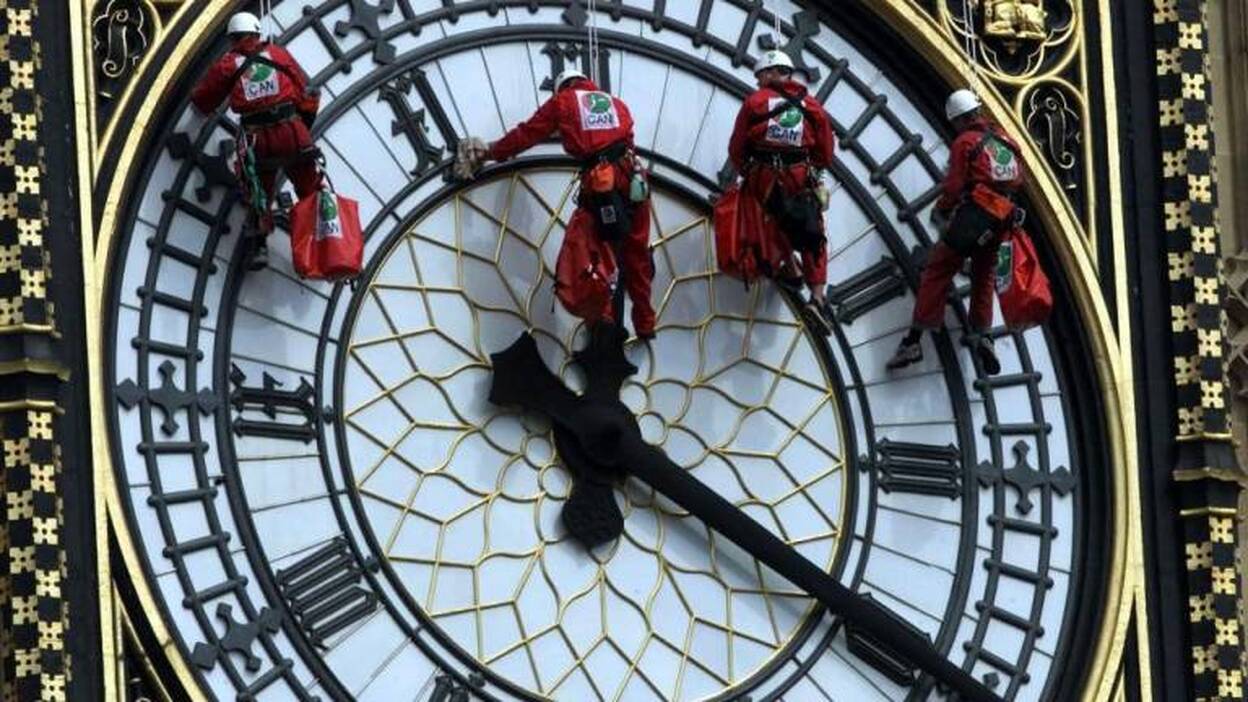 Llega el horario de invierno mientras se decide si se deja de cambiar el reloj