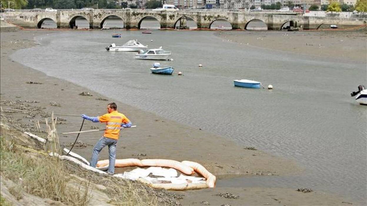 Buscan a un desaparecido mientras pescaba en A Coruña