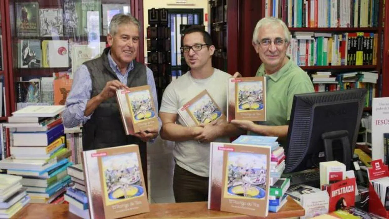 Juan Cruz lanza la tercera edición de ‘El Postigo’, el libro sobre Tías
