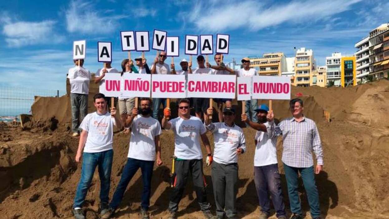 El Belén de Arena de Las Canteras comienza a tomar forma