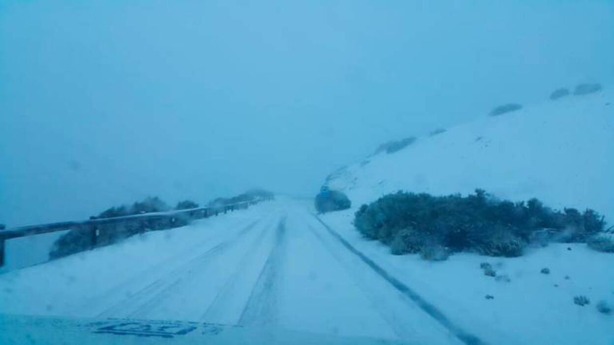 Se cortan los accesos al Teide por la nieve