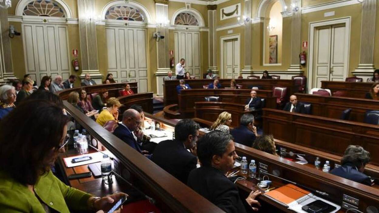 Los grupos arropan a Garrido y CC se queda sola en su ataque