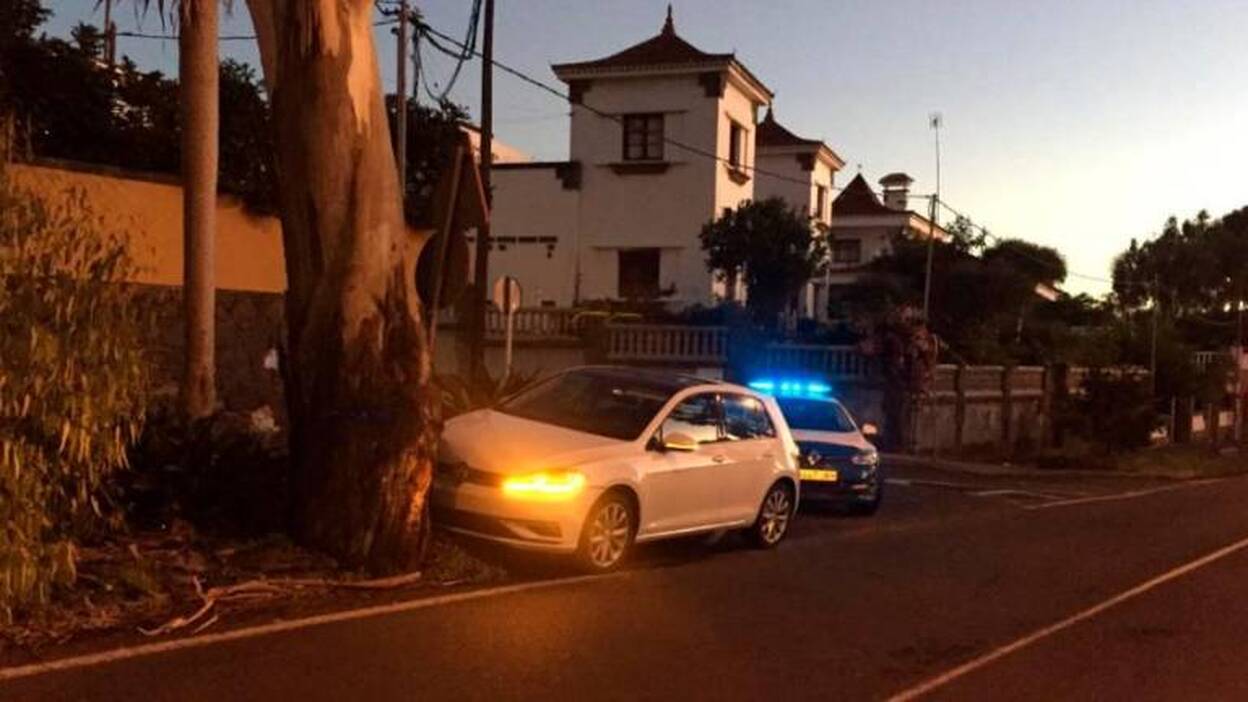 Se accidenta y huye con las placas de la matrícula