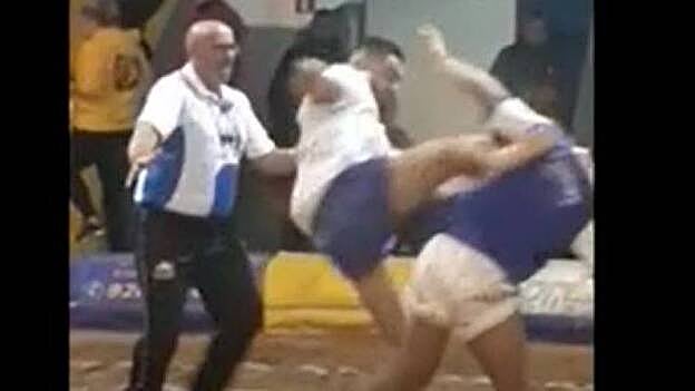 El perdón del luchador Álex Santana por la patada a un rival