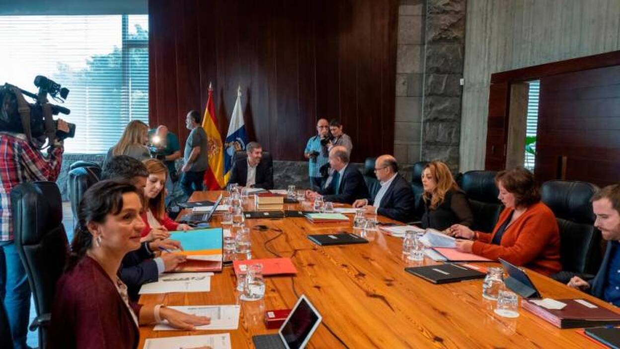 Dávila afirma que el Gobierno ha sido "exquisito" en reparto de inversiones
