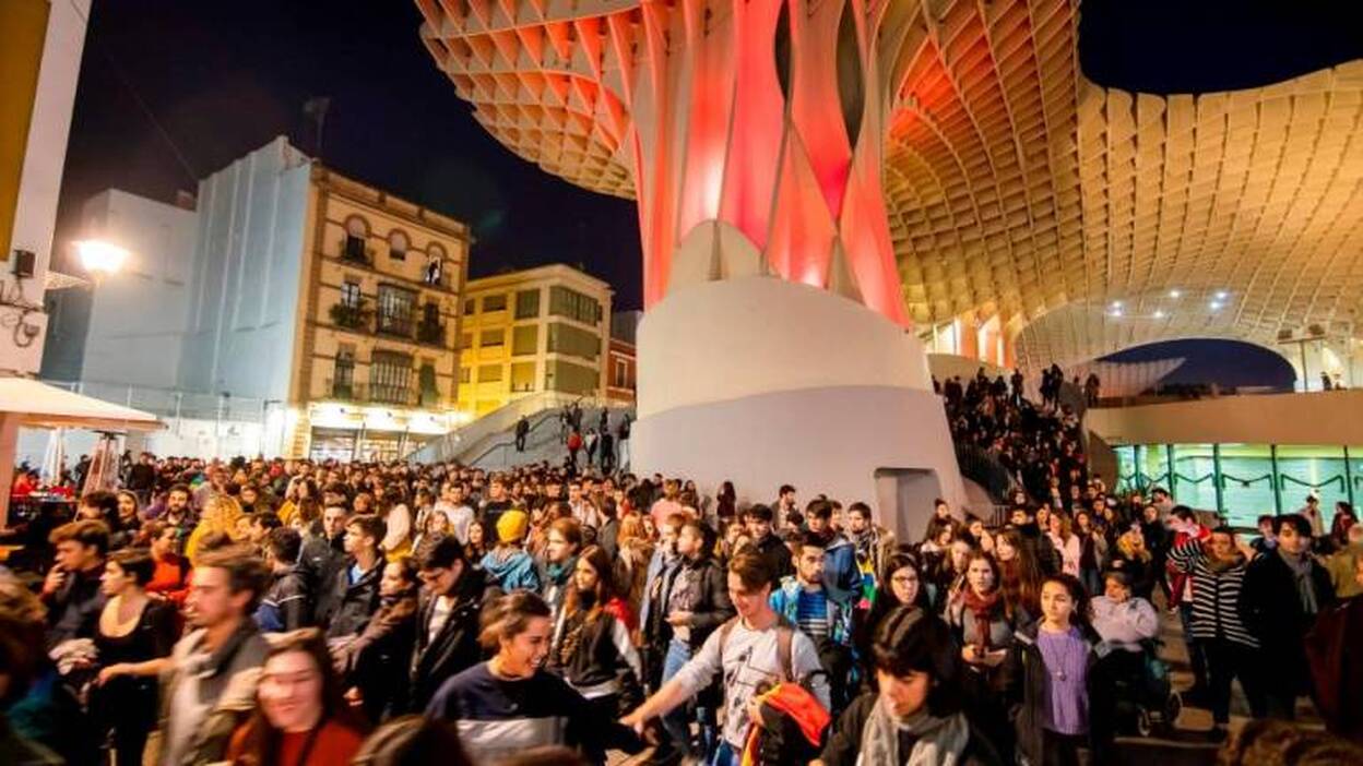 Miles de personas se manifiestan en capitales andaluzas contra el fascismo