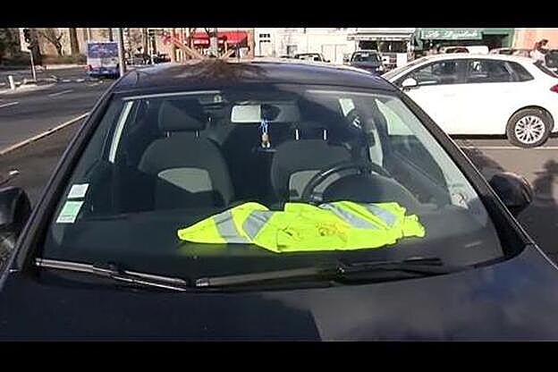 Macron claudica en la subida del carburante pero no logra acallar la protesta