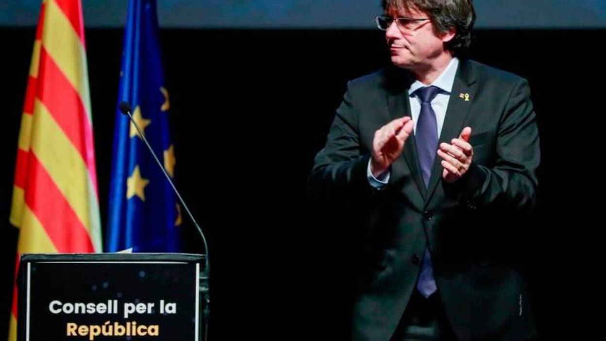 Puigdemont pide «unidad» al independentismo en el Consejo por la República
