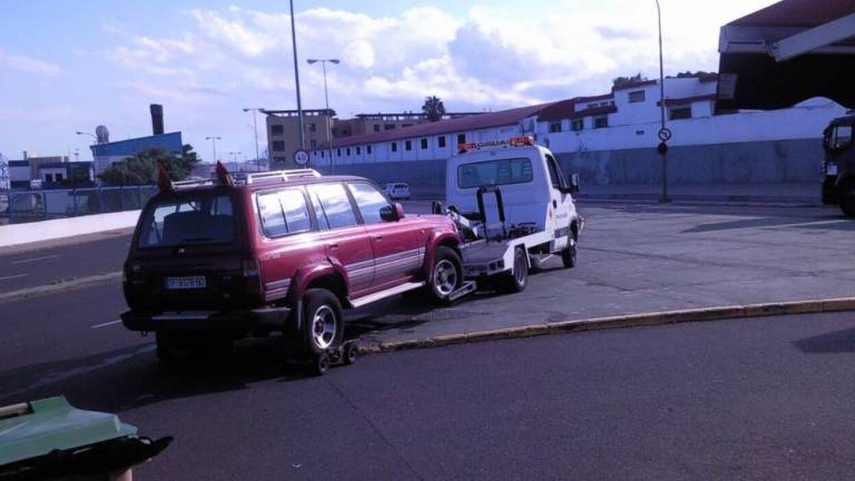 La grúa retirará unos doce coches al día de las calles durante 2019