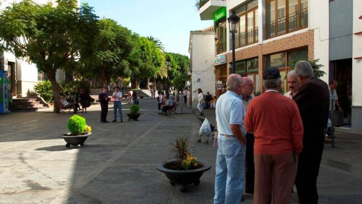 Los Llanos de Aridane retira honores y distinciones a Franco y a Blas Pérez