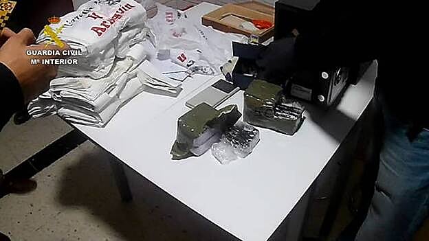 Vendía drogas y recibía ayudas sociales