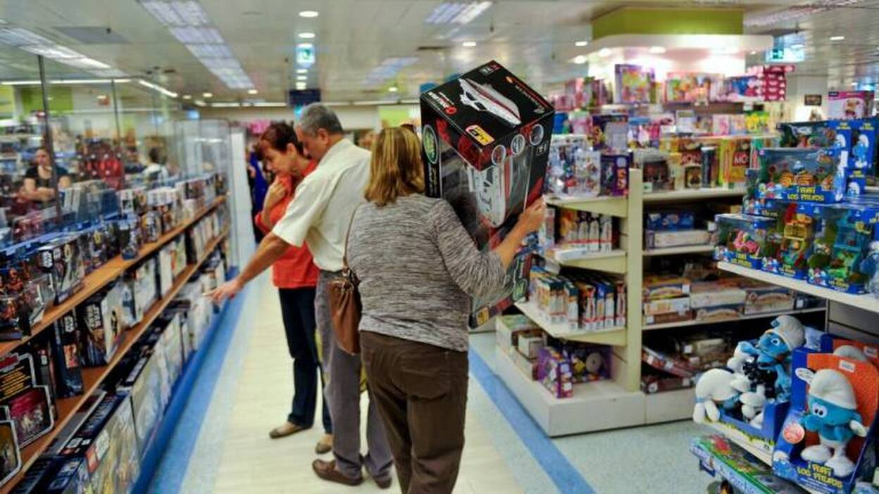 Cada canario gastará 270 euros de media en regalos de Navidad