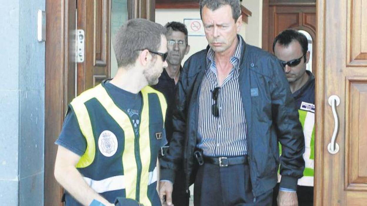 El exinterventor de La Oliva es condenado a año y medio de cárcel