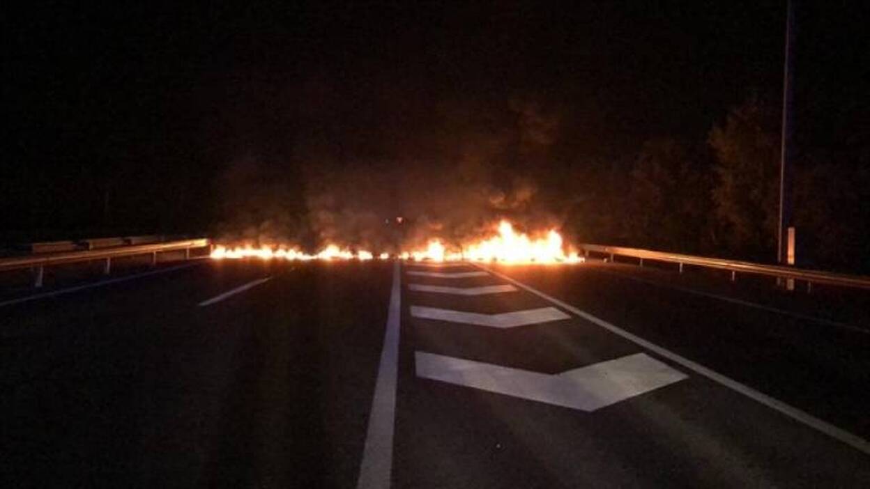 Veinticinco carreteras cortadas en Cataluña