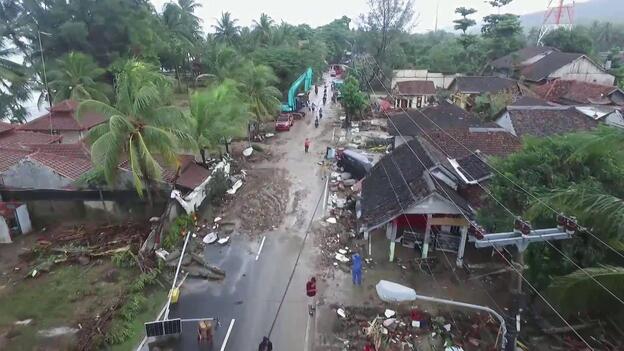 Más de 280 muertos por un tsunami en Indonesia