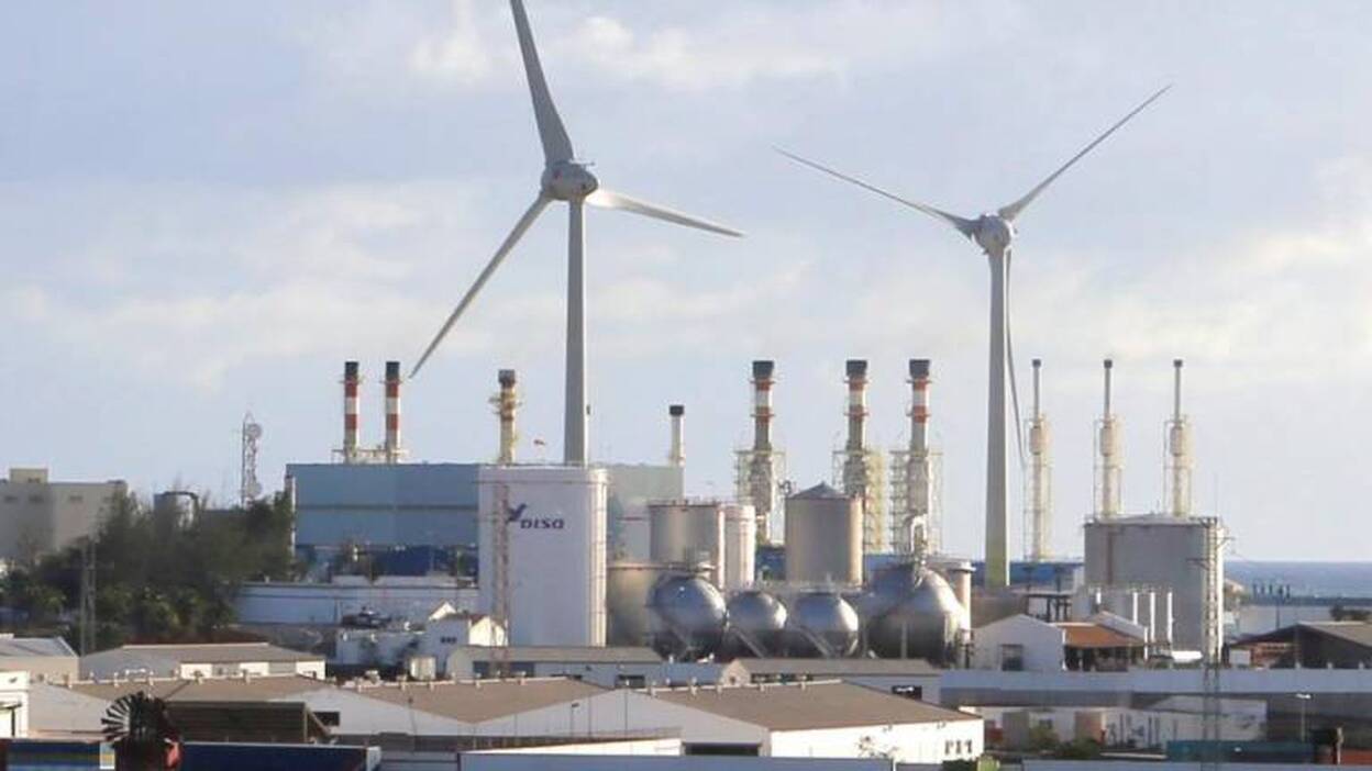 El parque éolico de Las Caletas, con dos aerogeneradores