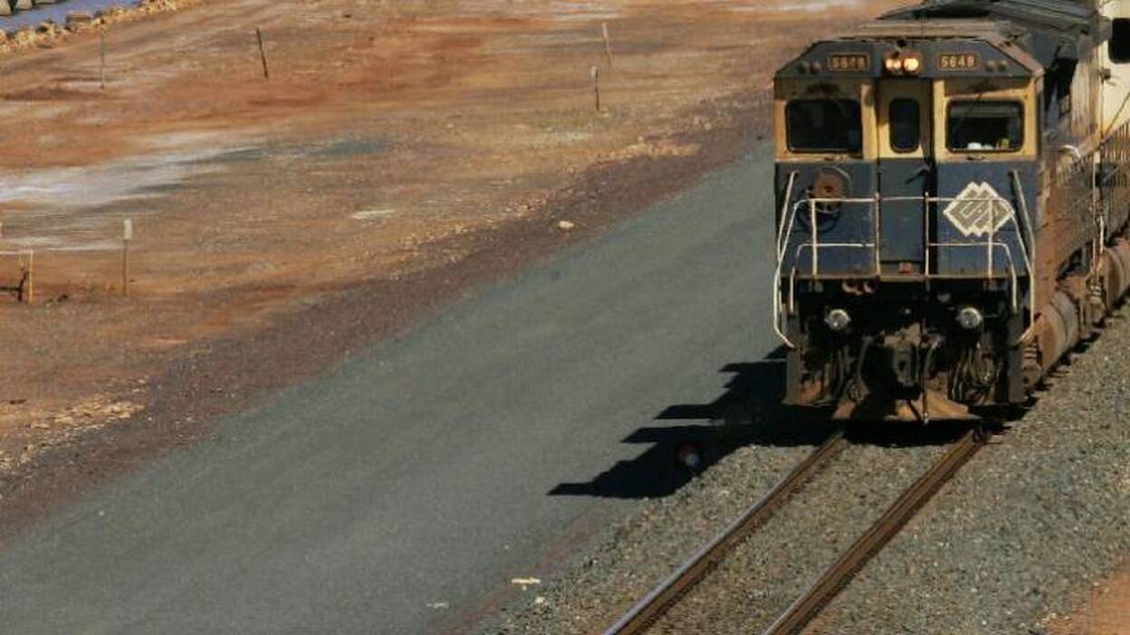 Muere bebé que sobrevivió tras ser tirado por un retrete de un tren en la India