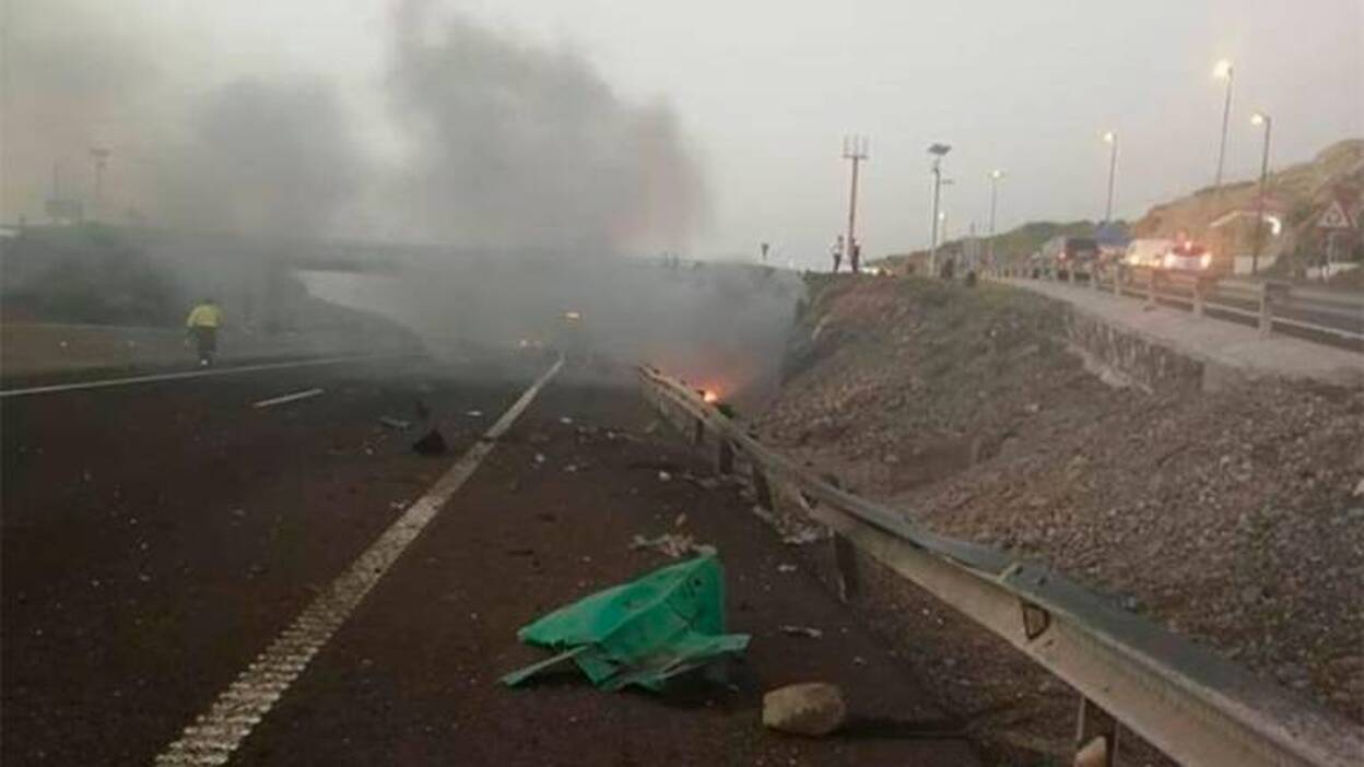 Herido al chocar contra la mediana en la autopista