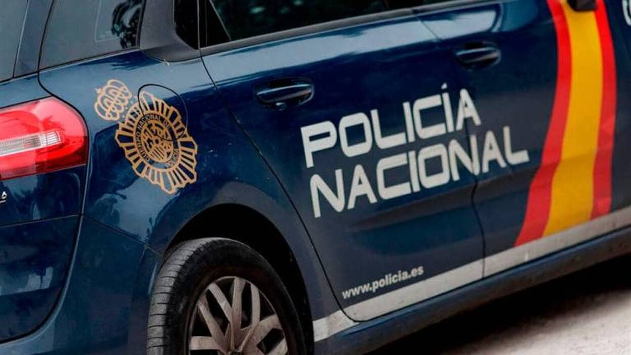 Golpea a dos hombres, y roba a uno de ellos en Arrecife