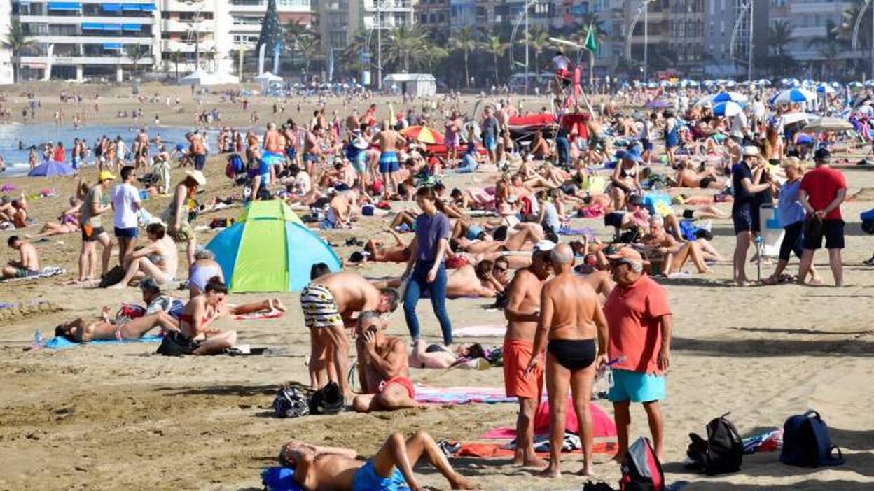 Las Canteras dará la bienvenida a 2019 con música y fuegos