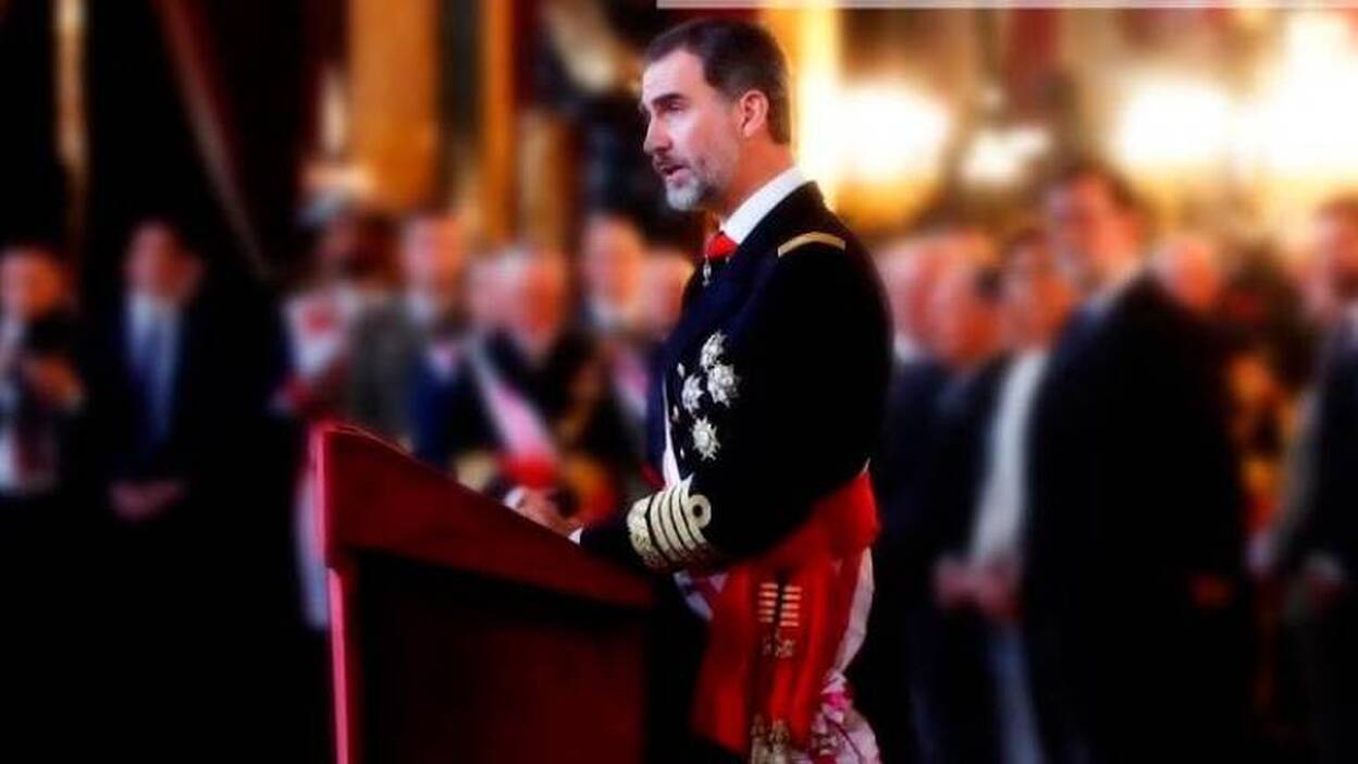 Felipe VI reivindica la bandera como símbolo «de todos» y de «unidad»