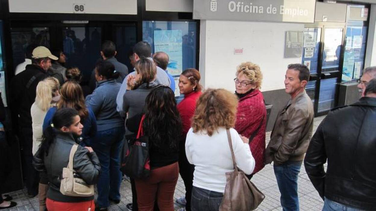 Uno de cada dos desempleados en Canarias tiene más de 45 años