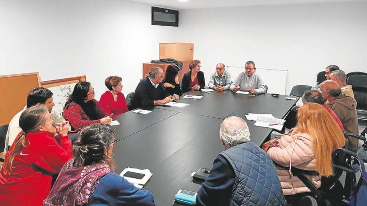 Las asociaciones vecinales piden que se termine con «el caos de Urgencias»