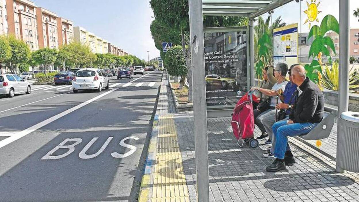 El Cabildo ultima una tarifa plana de guaguas para los pensionistas
