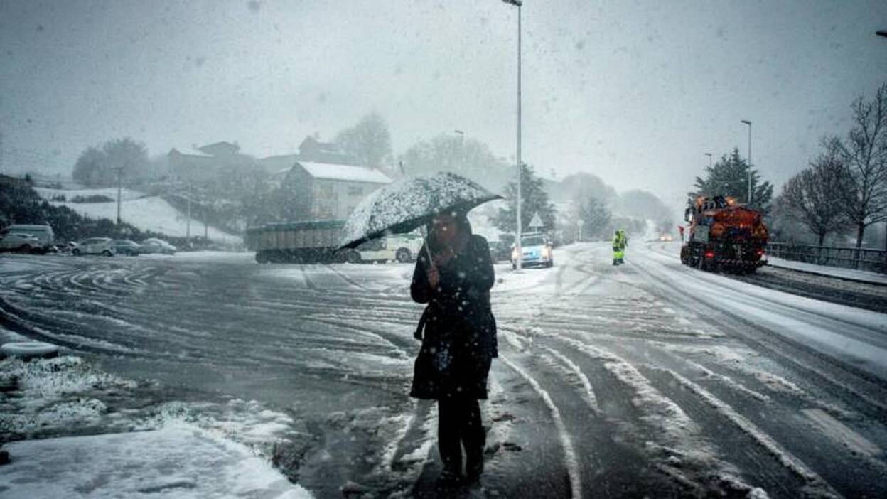 'Helena' pone en riesgo a 44 provincias por viento, olas, nieve y lluvia