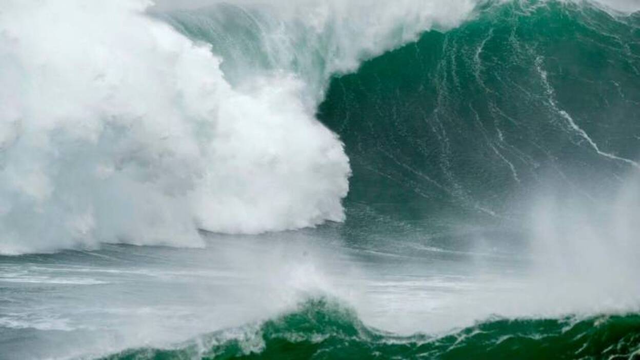 Toda la flota gallega, amarrada por el temporal