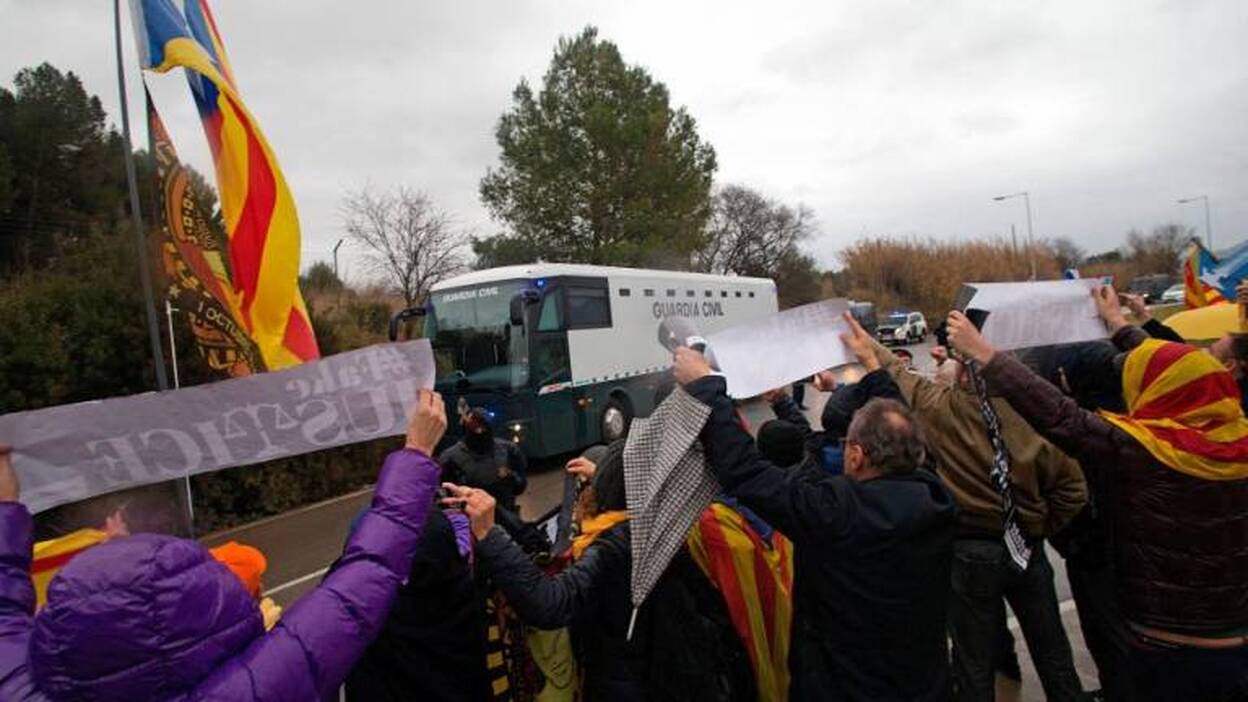 La Guardia Civil inicia el traslado a Madrid de los nueve presos del procés
