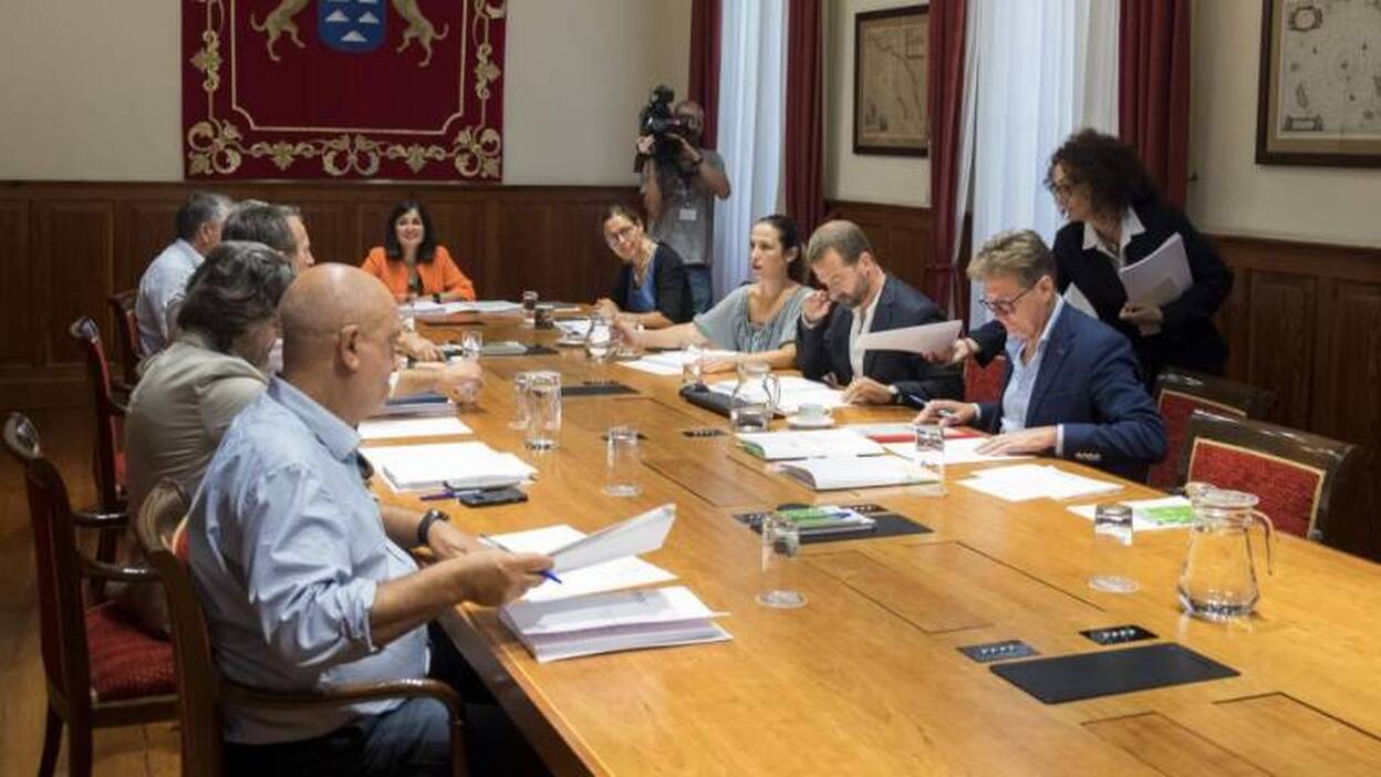 El Parlamento deja blindadas las dietas