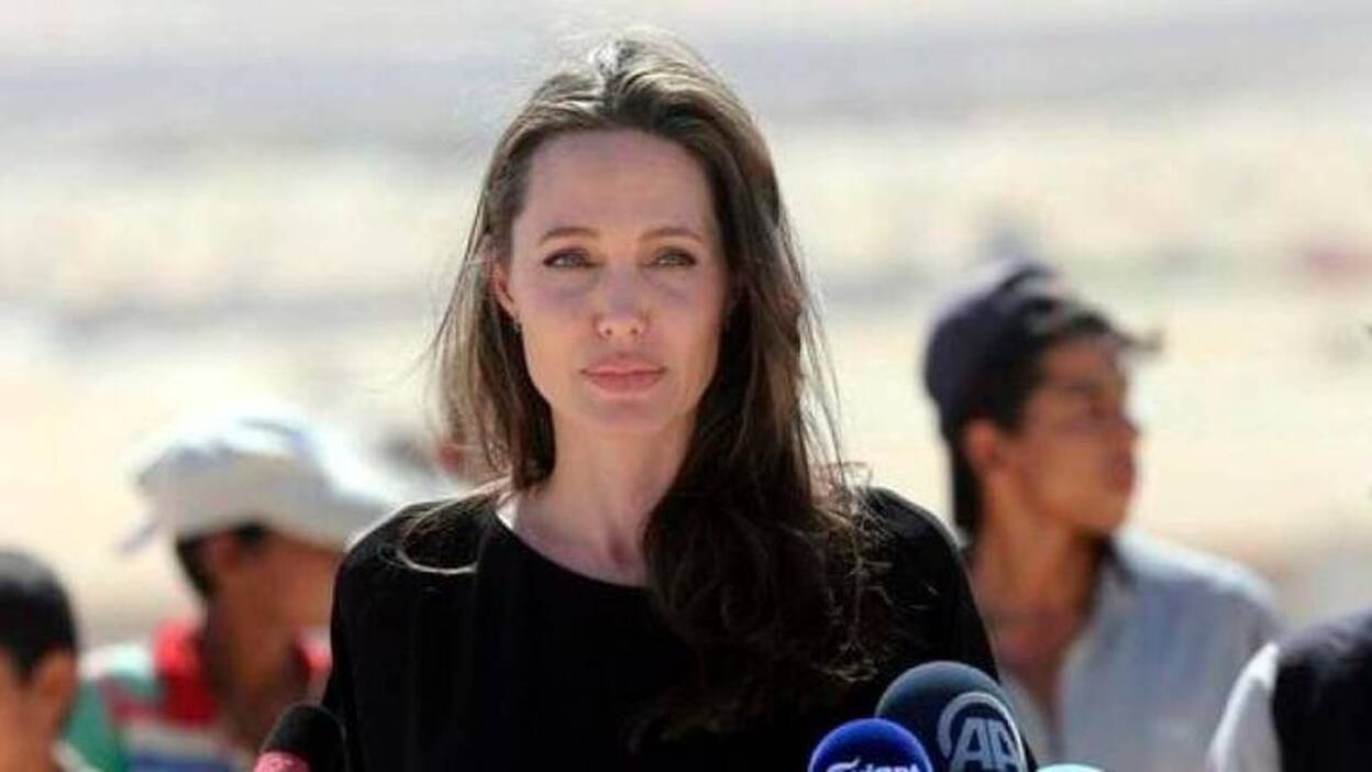 Angelina Jolie pide «compromiso» a Birmania durante visita a campos rohinyás