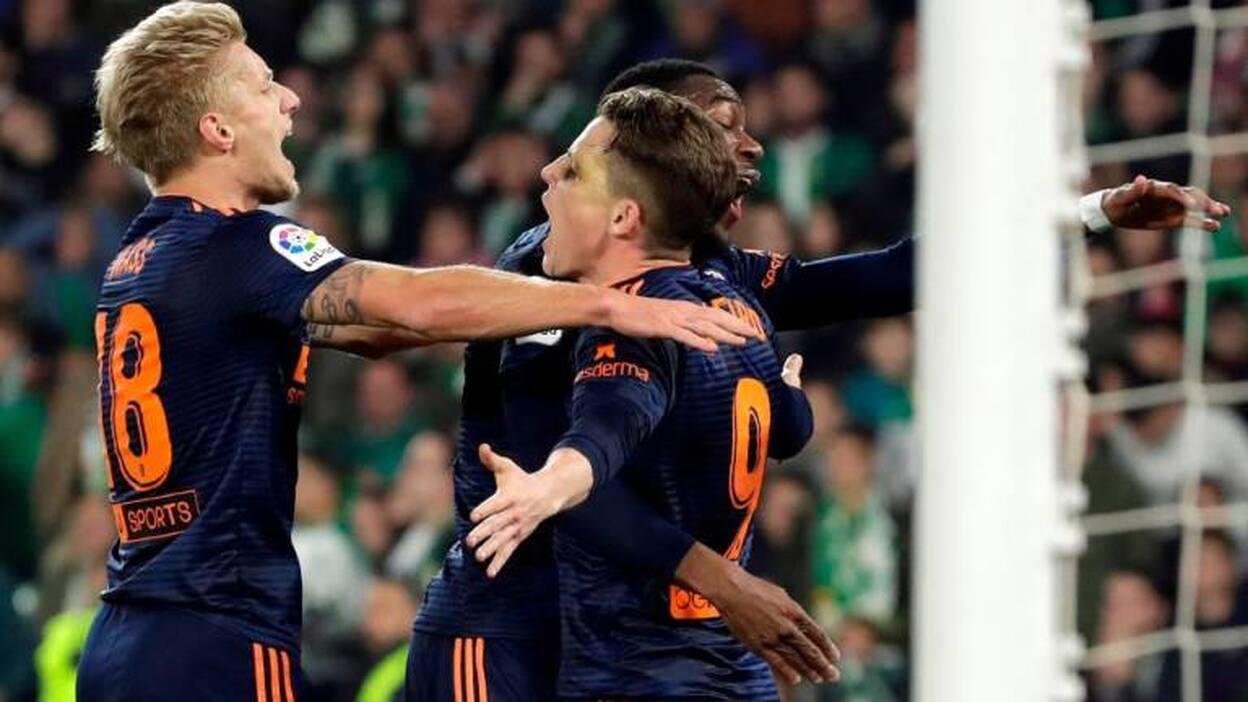 El Valencia recupera el aire ante el Betis (2-2)
