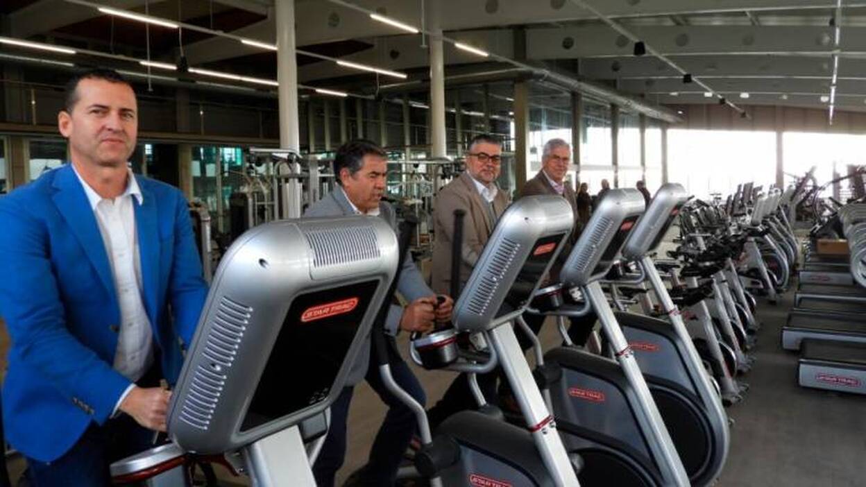 La piscina reabre tres años después