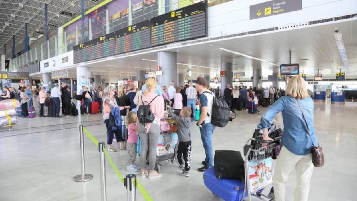 Canarias reduce a un 0,7% la pérdida de turistas extranjeros