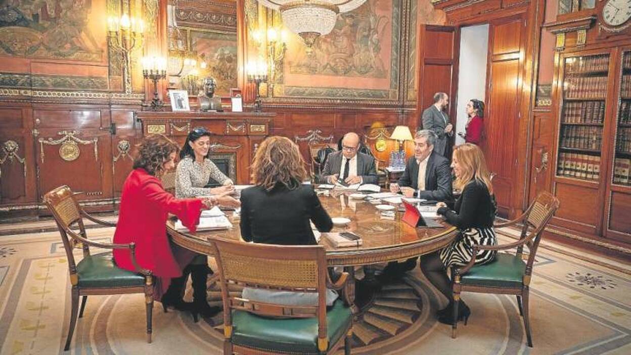 Una relación de nueve meses sin final feliz entre Canarias y Madrid