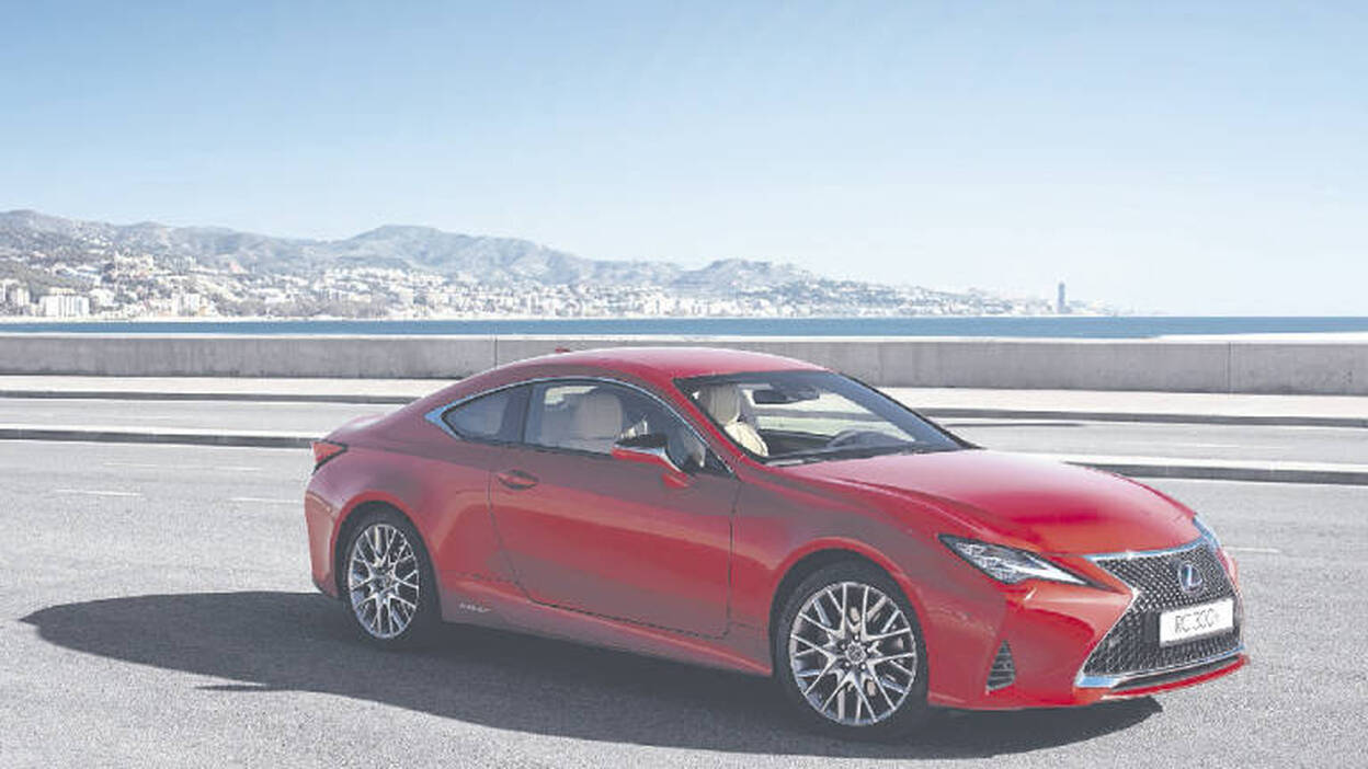 Lexus se recrea en su cupé deportivo: RC 300h