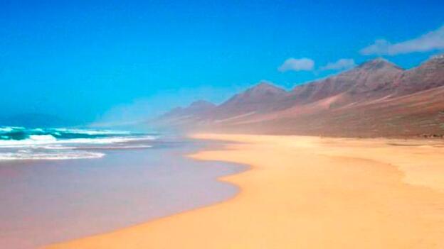 La playa de Cofete, en Fuerteventura, es una de las cuatro playas canarias que figuran entre el top diez de España.