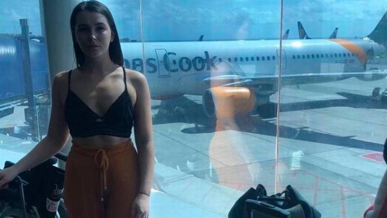 Casi le impiden volar por llevar «ropa inapropiada»