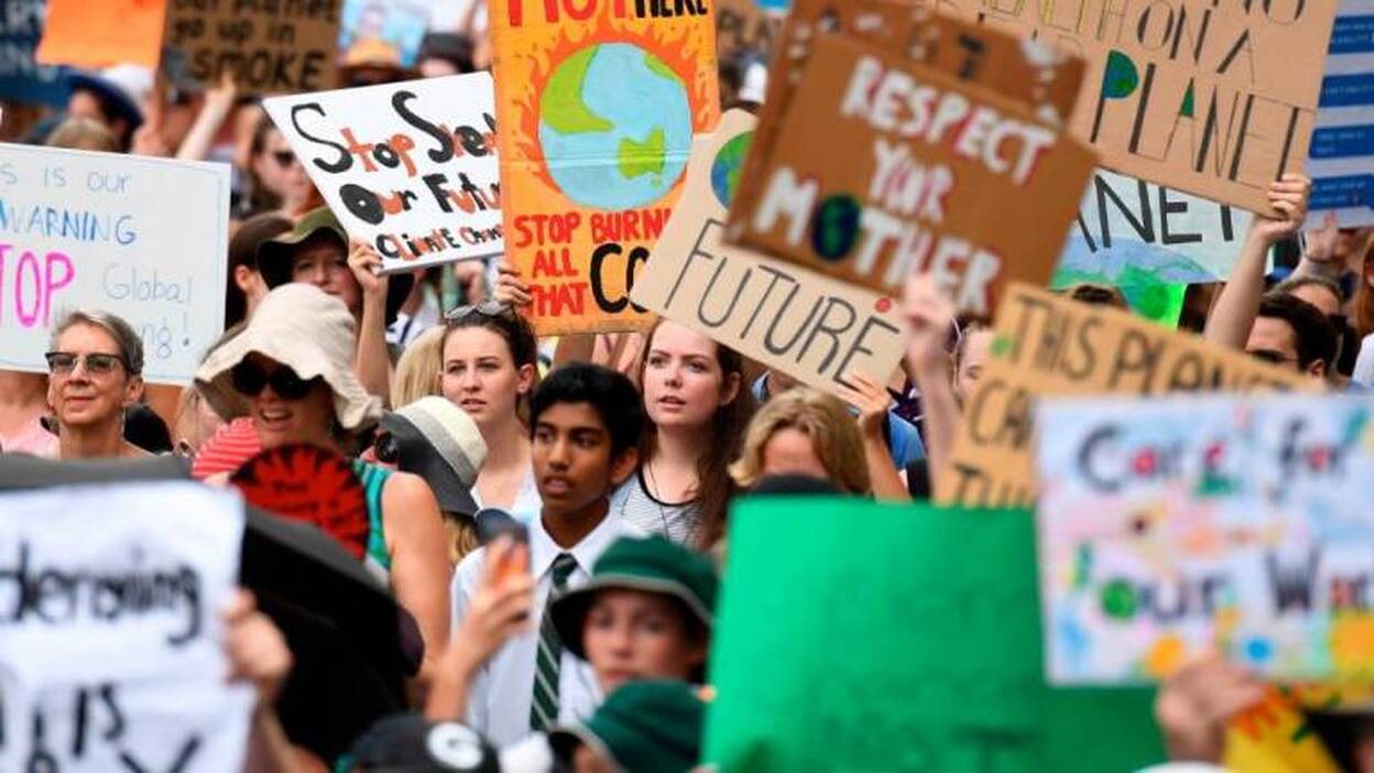 Miles de estudiantes toman las calles por el cambio climático